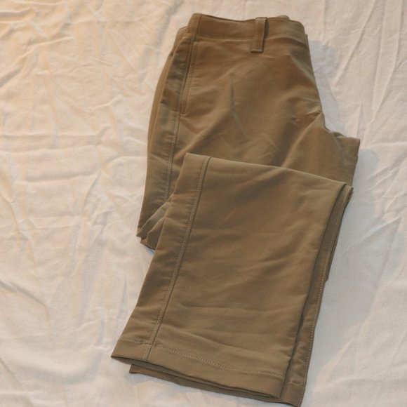 **SOLD**. Boys Under Armour Golf Pants - Picture 7 of 8
